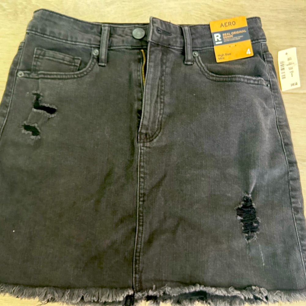 NWT Aero high rise mini black jean skirt size, size 4.